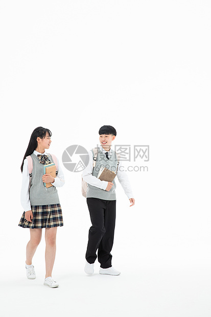 初中生男生女生上学图片