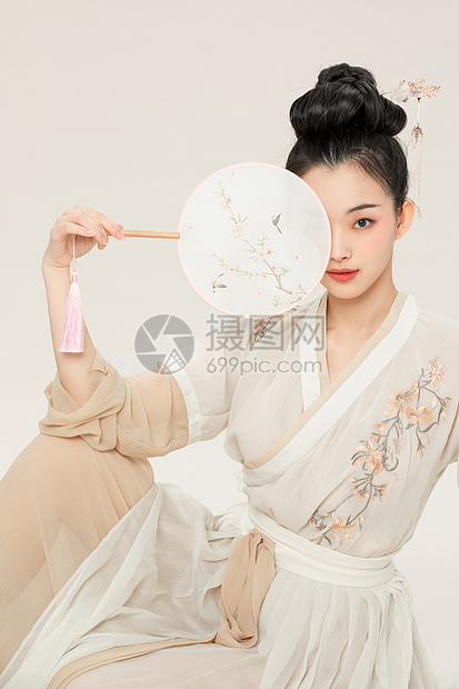 古风汉服工笔画美女扇子遮眼睛 图片