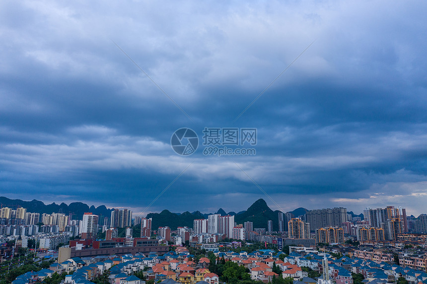 天气即将下雨图片