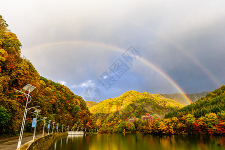 在平汤温泉中彩虹风光图片背景