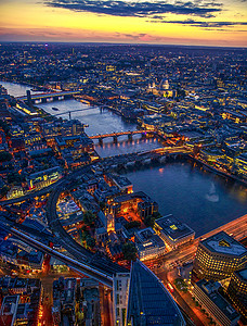 伦敦城市夜景航拍图片