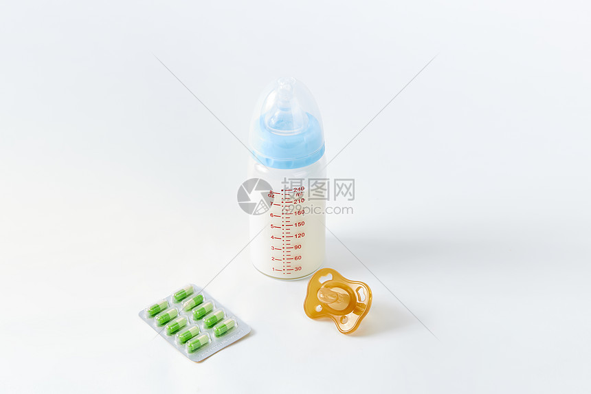 母婴奶瓶奶嘴和药品图片