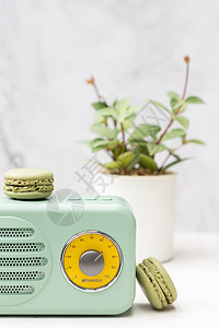 绿色马卡龙和绿色收音机图片