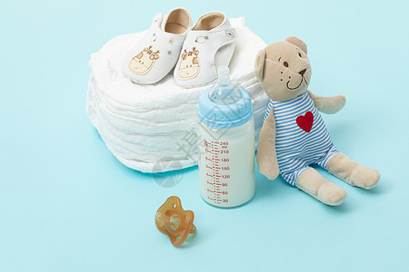 小白鞋母婴用品尿布奶瓶奶嘴学步鞋背景