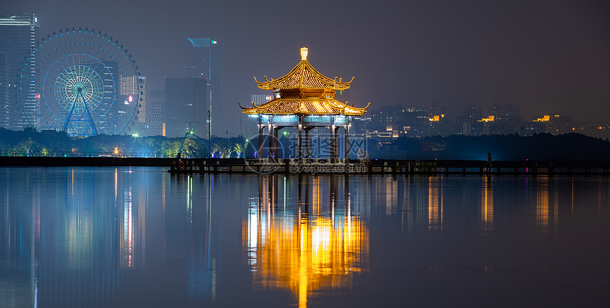 苏州湖心亭夜景图片