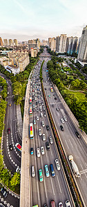 竖拍竖屏广州大桥末端城市交通车流背景图片
