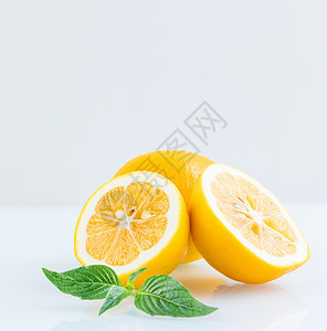 黄色的柠檬水果图片