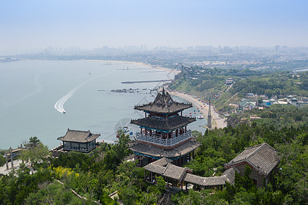 航拍古建筑山东烟台蓬莱阁海边的古建筑背景