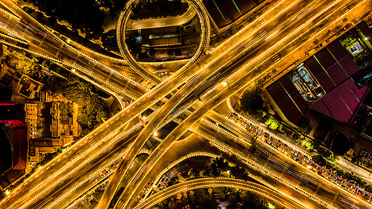 上帝视角垂直拍摄广州中山立交桥交通夜景图片