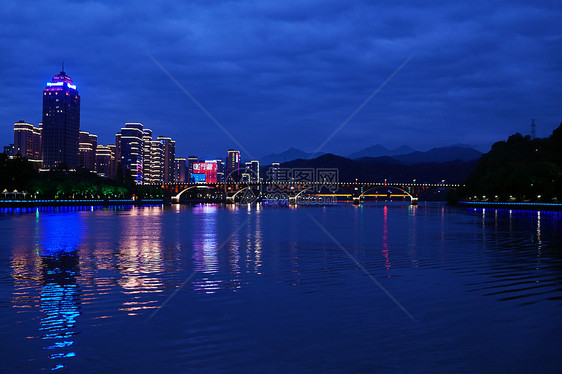 建德梦幻新安江夜景图片