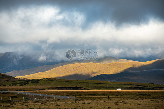 西藏318国道公路自然风光图片