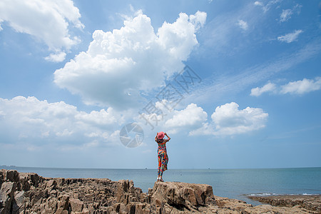 大连海岸美女背影图片