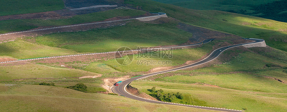 新疆盘山公路图片