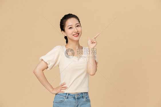 青春活力色彩美女图片