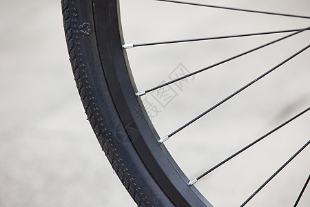 自行车山地车轮胎特写图片