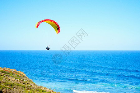 海边滑翔伞图片