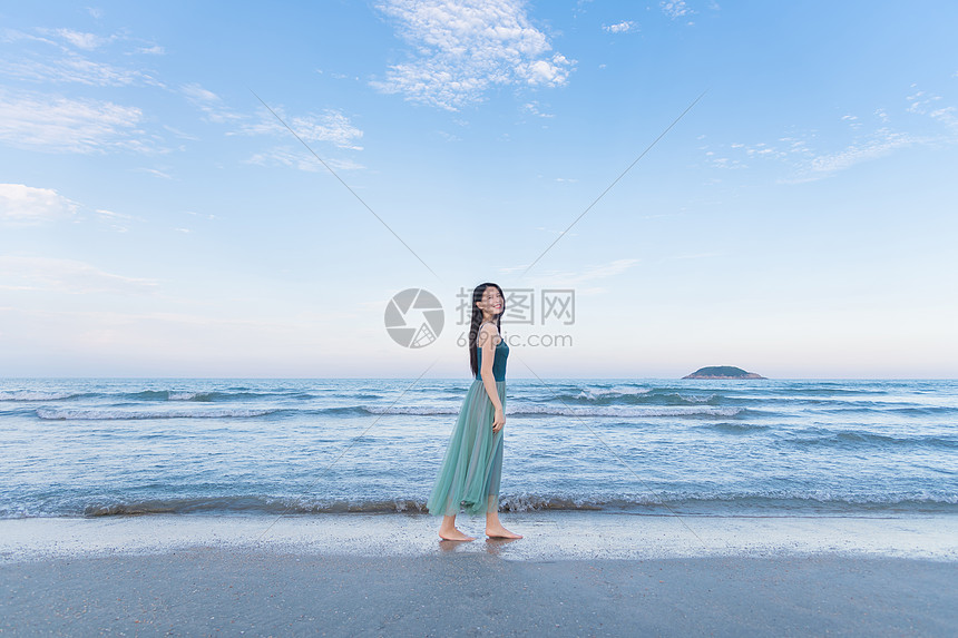 海边的少女图片