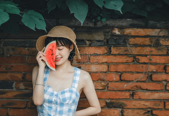 夏季可爱的西瓜女孩图片