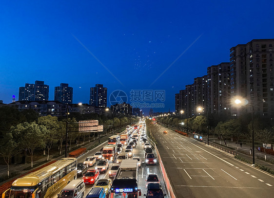 城市夜景车流图片