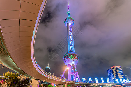 拍摄夜景上海东方明珠塔天桥下夜景拍摄背景