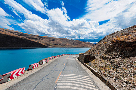 西藏自驾山路风光背景图片