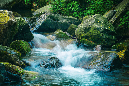 山谷岩石小溪流水雾高清图片素材