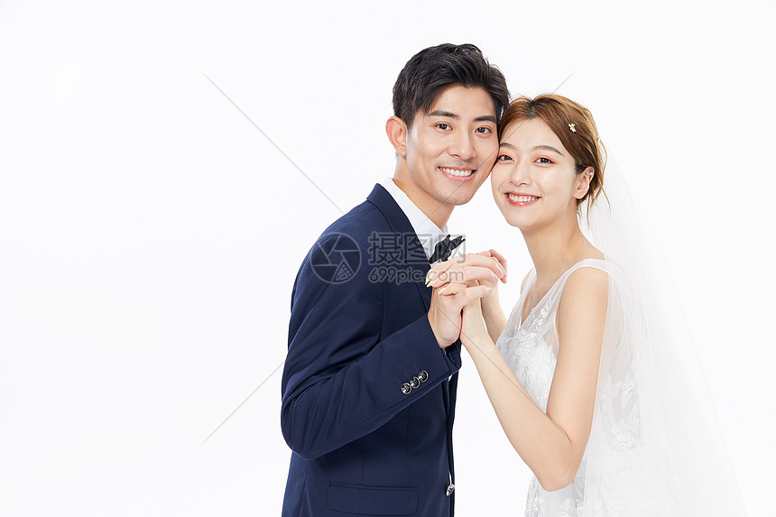 年轻情侣婚纱照图片