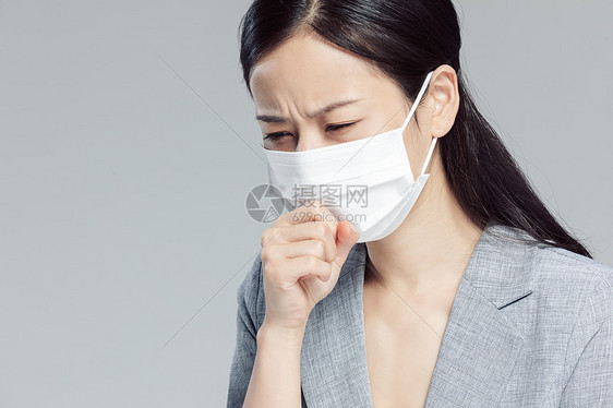 戴口罩的商务女性咳嗽图片