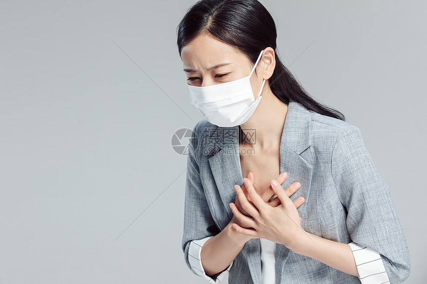戴口罩的商务女性胸疼高清图片下载 正版图片 摄图网