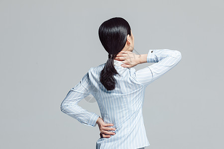 商务女性白领肩颈疼痛特写图片