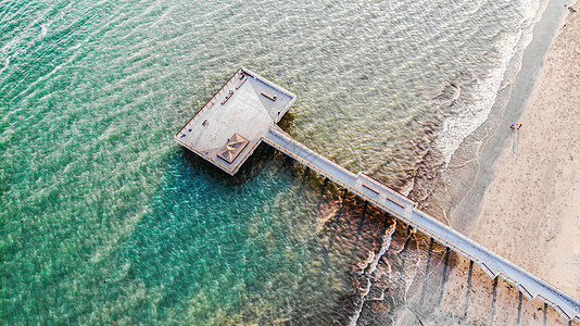 惠东海岛的栈桥航拍图背景