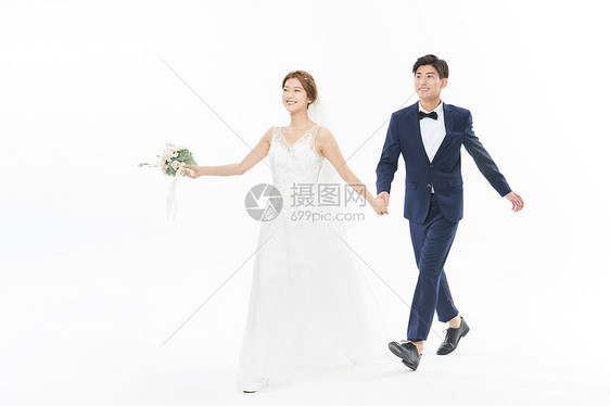 年轻情侣婚纱照图片