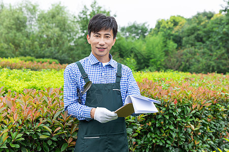 农场园丁记录植物生长状态图片