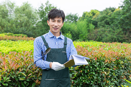 农场园丁记录植物生长状态图片