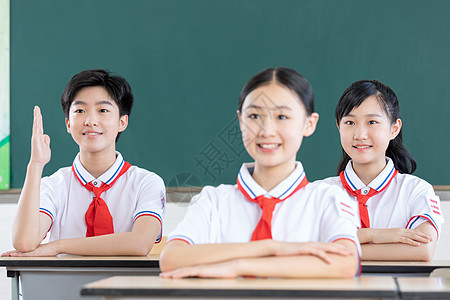 学生课堂上举手抢答图片