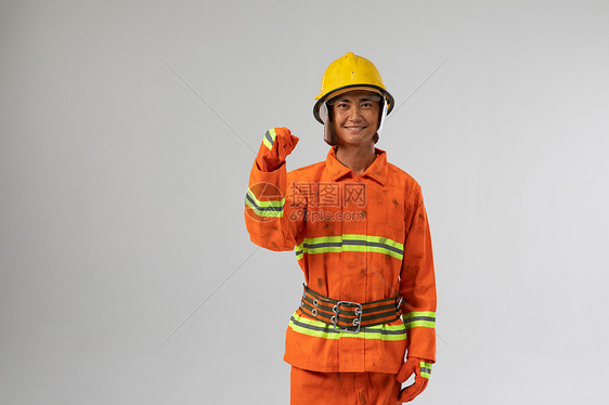 消防员加油形象图片