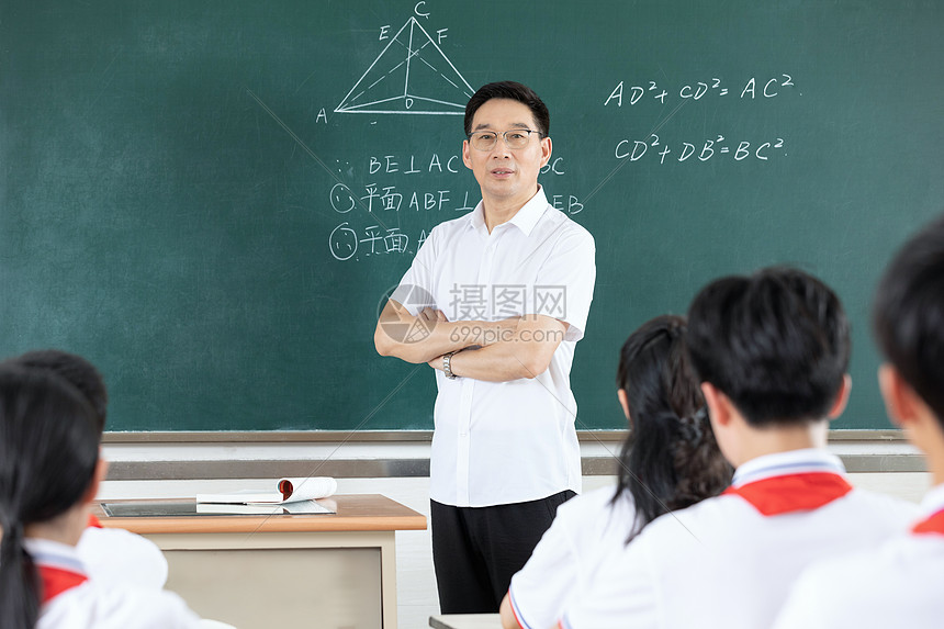 课堂上课的男教师和听课的学生们 高清图片下载-正版图片501653710-摄图网
