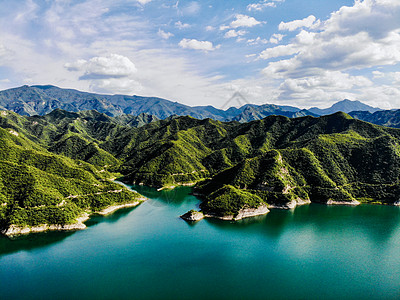 航拍山脉航拍北京绿宝石斋堂水库背景