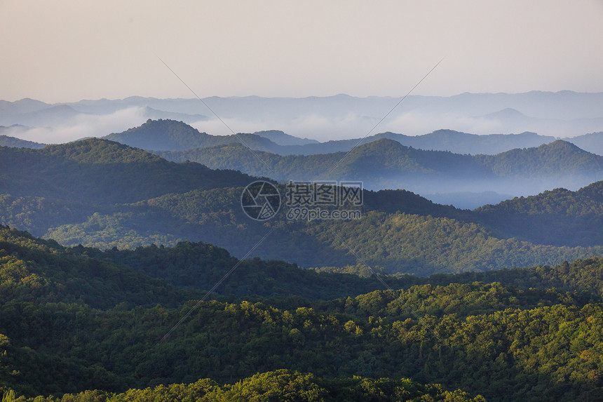 陕西旬邑石门山森林公园云雾图片