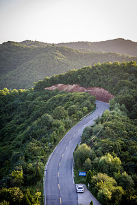 马路风景陕西旬邑石门山森林公园道路航拍背景