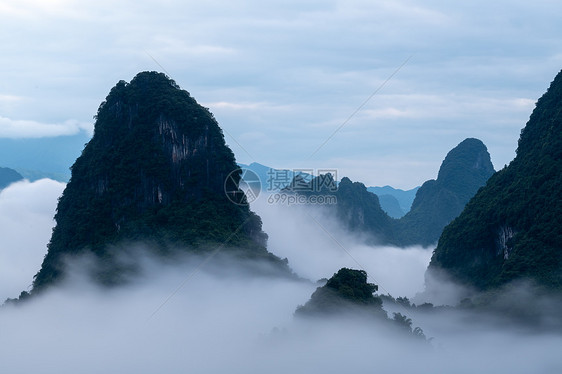 喀斯特地貌云海图片