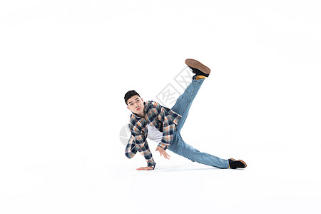 年轻街舞男生地板舞图片