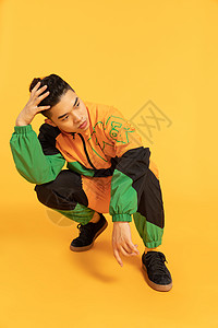 色彩街舞男生酷帅动作图片素材