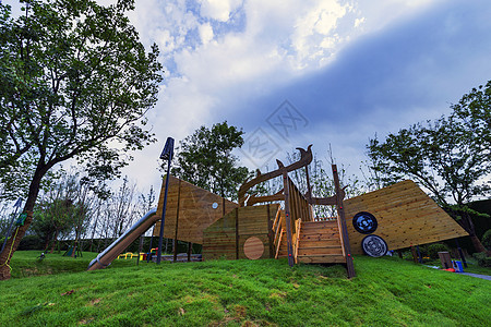 宜居小区绿化和玩乐设施背景图片