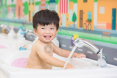 婴幼儿宝宝洗澡背景图片