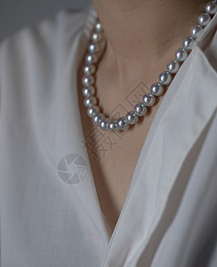 akoya珍珠银灰色项链 背景图片