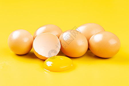 黄色背景横版特写鸡蛋图片