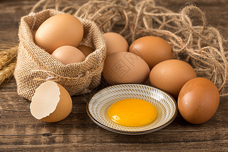 土鸡蛋鸡蛋和鸡蛋壳背景