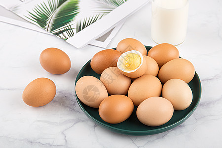 白煮蛋白色清新场景拍摄鸡蛋和牛奶杂志背景