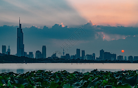 夏天南京玄武湖的落日与夕阳图片